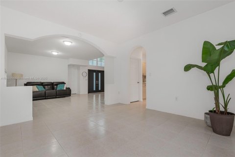 Купить виллу или дом в Майами, Флорида 5 спален, 285.67м2, № 1945426 - фото 26