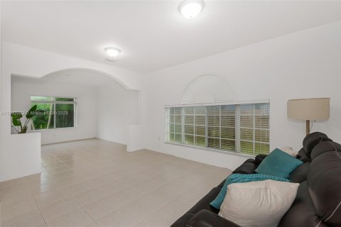 Купить виллу или дом в Майами, Флорида 5 спален, 285.67м2, № 1945426 - фото 22