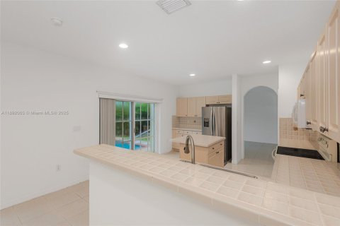 Купить виллу или дом в Майами, Флорида 5 спален, 285.67м2, № 1945426 - фото 19