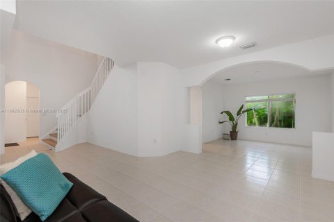 Купить виллу или дом в Майами, Флорида 5 спален, 285.67м2, № 1945426 - фото 24