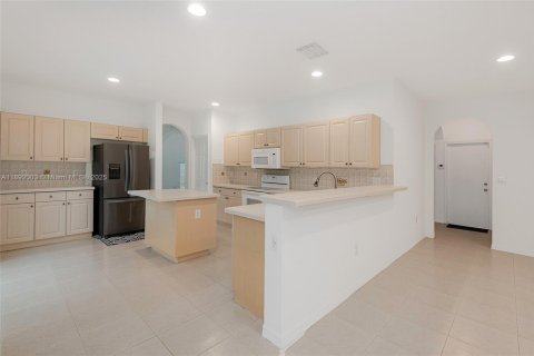 Купить виллу или дом в Майами, Флорида 5 спален, 285.67м2, № 1945426 - фото 16