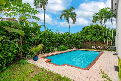Купить виллу или дом в Майами, Флорида 5 спален, 285.67м2, № 1945426 - фото 15