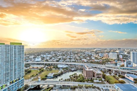 Copropriété à vendre à Miami, Floride: 2 chambres, 129.04 m2 № 1798922 - photo 2