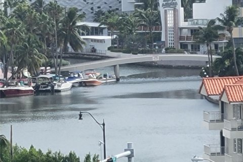 Estudio en el Condominio en Miami Beach, Florida  № 2088512