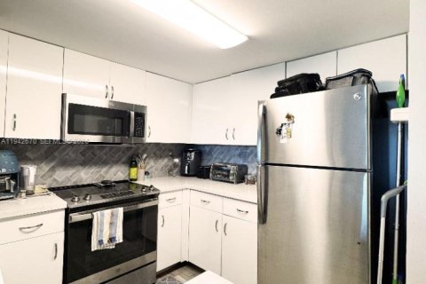 Condominio en venta en Miami, Florida, 1 dormitorio, 72.93 m2 № 2000466 - foto 8