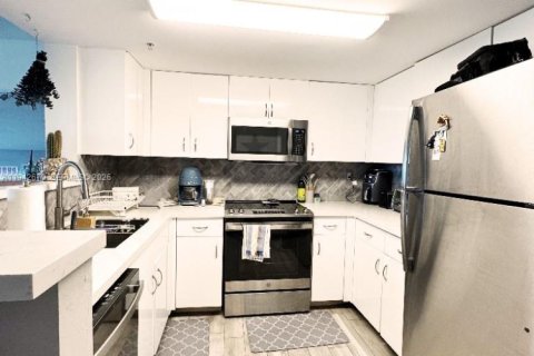 Condominio en venta en Miami, Florida, 1 dormitorio, 72.93 m2 № 2000466 - foto 9