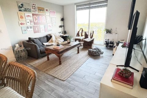 Condominio en venta en Miami, Florida, 1 dormitorio, 72.93 m2 № 2000466 - foto 2