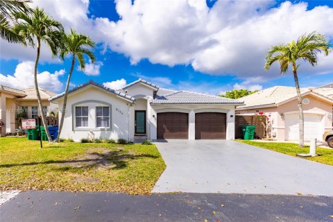 House in Miami, Florida 3 bedrooms, 170.85 sq.m. № 1729070 - photo 8
