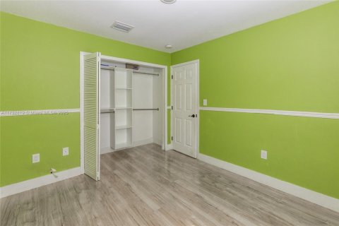 House in Miami, Florida 3 bedrooms, 170.85 sq.m. № 1729070 - photo 25