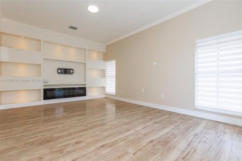 House in Miami, Florida 3 bedrooms, 170.85 sq.m. № 1729070 - photo 15