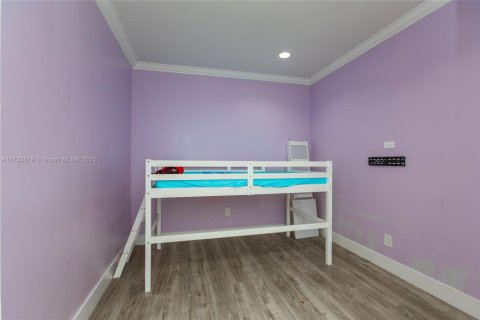 House in Miami, Florida 3 bedrooms, 170.85 sq.m. № 1729070 - photo 27
