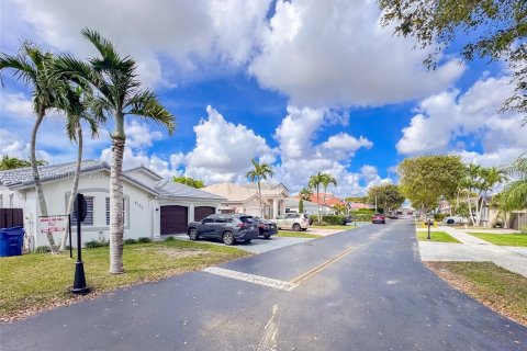 House in Miami, Florida 3 bedrooms, 170.85 sq.m. № 1729070 - photo 12