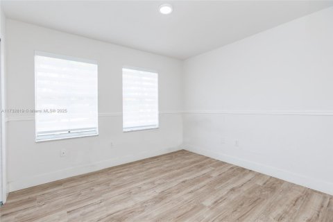 House in Miami, Florida 3 bedrooms, 170.85 sq.m. № 1729070 - photo 29