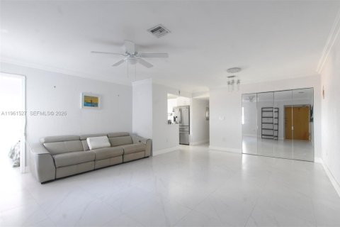 Condominio en alquiler en Coral Gables, Florida, 3 dormitorios, 108.7 m2 № 2080826 - foto 3