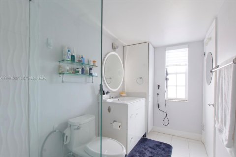 Condominio en alquiler en Coral Gables, Florida, 3 dormitorios, 108.7 m2 № 2080826 - foto 13