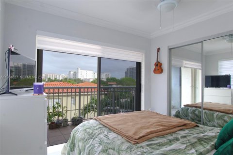 Condominio en alquiler en Coral Gables, Florida, 3 dormitorios, 108.7 m2 № 2080826 - foto 18