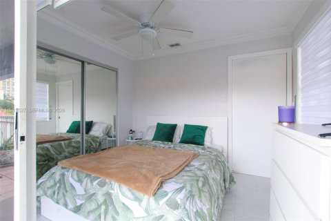 Condominio en alquiler en Coral Gables, Florida, 3 dormitorios, 108.7 m2 № 2080826 - foto 19