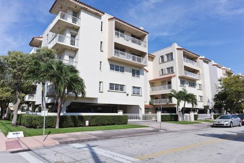 Condominio en Coral Gables, Florida, 3 dormitorios  № 2080826