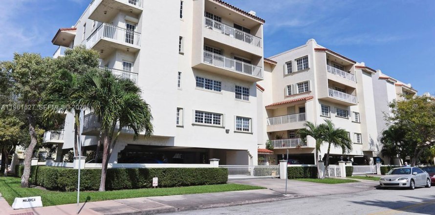Condominio en Coral Gables, Florida, 3 dormitorios  № 2080826