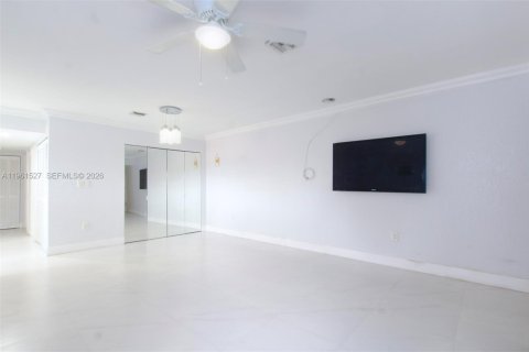Condominio en alquiler en Coral Gables, Florida, 3 dormitorios, 108.7 m2 № 2080826 - foto 4