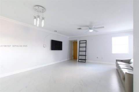 Condominio en alquiler en Coral Gables, Florida, 3 dormitorios, 108.7 m2 № 2080826 - foto 2