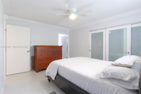 Condominio en alquiler en Coral Gables, Florida, 3 dormitorios, 108.7 m2 № 2080826 - foto 11