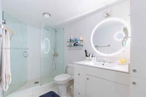 Condominio en alquiler en Coral Gables, Florida, 3 dormitorios, 108.7 m2 № 2080826 - foto 12