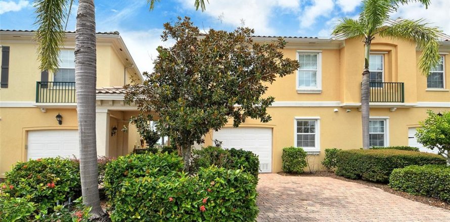 Townhouse in Sarasota, Florida 3 bedrooms, 155.33 sq.m. № 1912677