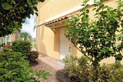 Townhouse in Sarasota, Florida 3 bedrooms, 155.33 sq.m. № 1912677 - photo 4