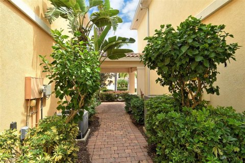 Townhouse in Sarasota, Florida 3 bedrooms, 155.33 sq.m. № 1912677 - photo 3