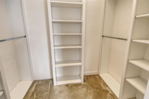 Townhouse in Sarasota, Florida 3 bedrooms, 155.33 sq.m. № 1912677 - photo 16