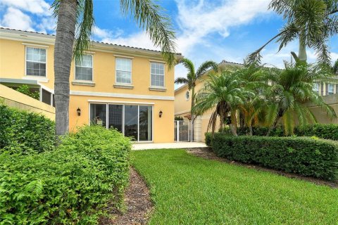 Townhouse in Sarasota, Florida 3 bedrooms, 155.33 sq.m. № 1912677 - photo 27
