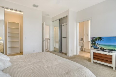 Townhouse in Sarasota, Florida 3 bedrooms, 155.33 sq.m. № 1912677 - photo 15