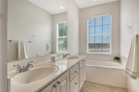 Townhouse in Sarasota, Florida 3 bedrooms, 155.33 sq.m. № 1912677 - photo 17