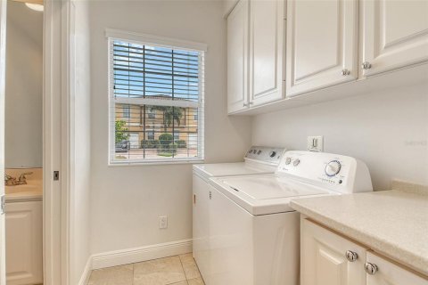 Townhouse in Sarasota, Florida 3 bedrooms, 155.33 sq.m. № 1912677 - photo 25