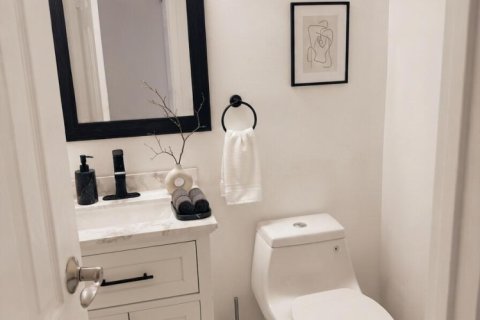 Condo in Hallandale Beach, Florida, 2 bedrooms № 2191844 - photo 12