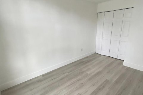 Condo in Hallandale Beach, Florida, 2 bedrooms № 2191844 - photo 21