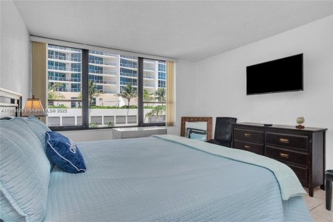 Condo in Hollywood, Florida, 2 bedrooms № 2015478 - photo 8