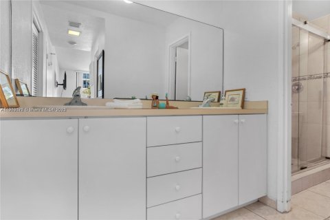 Condo in Hollywood, Florida, 2 bedrooms № 2015478 - photo 12