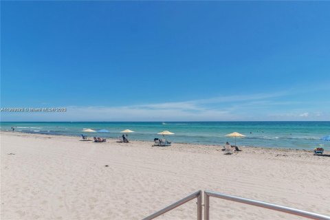 Condo in Hollywood, Florida, 2 bedrooms  № 2015478