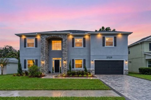 House in Tampa, Florida 5 bedrooms, 512.63 sq.m. № 2359376