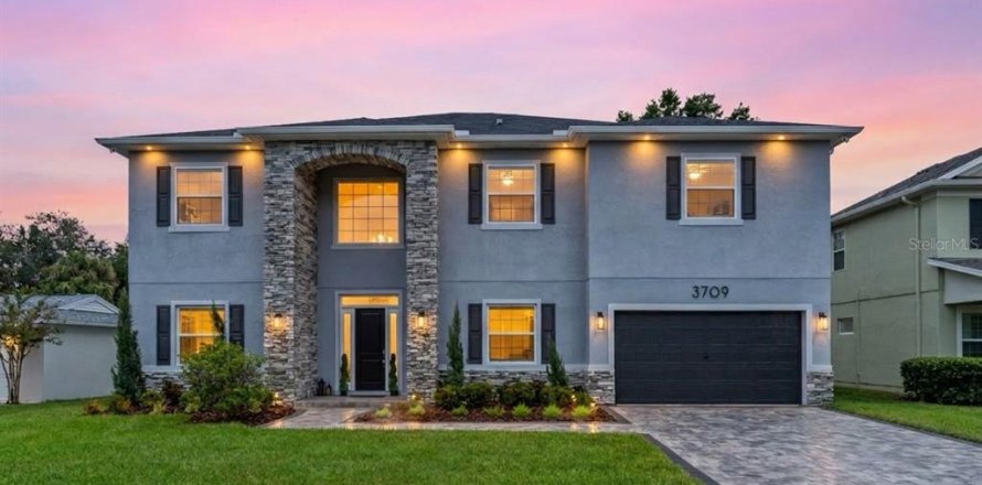 House in Tampa, Florida 5 bedrooms, 512.63 sq.m. № 2359376