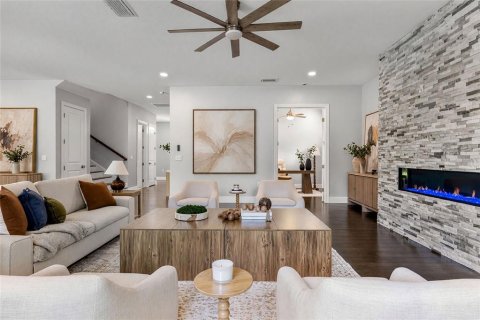House in Tampa, Florida 5 bedrooms, 512.63 sq.m. № 2359376 - photo 6