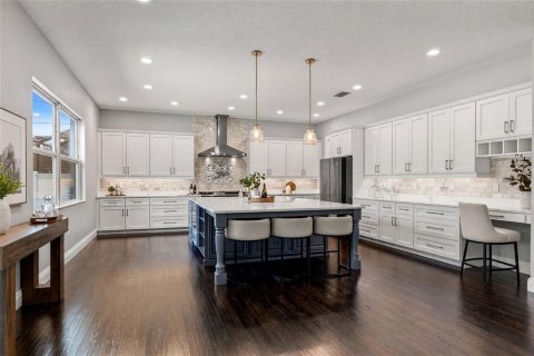 House in Tampa, Florida 5 bedrooms, 512.63 sq.m. № 2359376 - photo 13