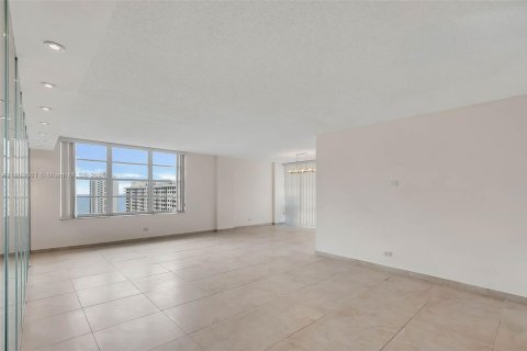 Condo in Sunny Isles Beach, Florida, 2 bedrooms  № 1756516 - photo 6