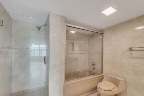 Condo in Sunny Isles Beach, Florida, 2 bedrooms  № 1756516 - photo 10