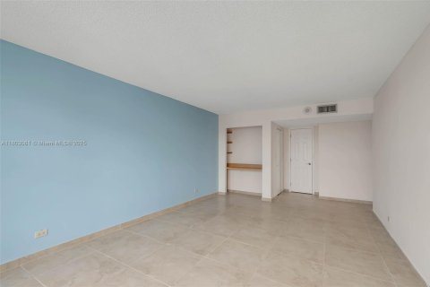 Condo in Sunny Isles Beach, Florida, 2 bedrooms  № 1756516 - photo 8
