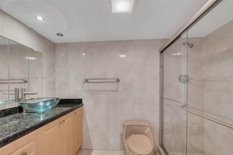 Condo in Sunny Isles Beach, Florida, 2 bedrooms  № 1756516 - photo 15