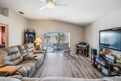 House in Riverview, Florida 3 bedrooms, 174.28 sq.m. № 1340482 - photo 14