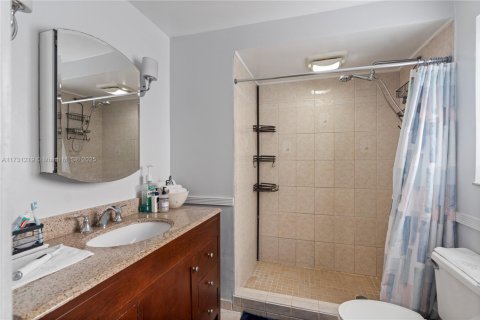 House in Hialeah, Florida 4 bedrooms, 174.01 sq.m. № 1933912 - photo 28